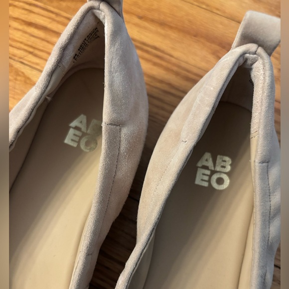 ABEO Cadence Bow Flats in Tan Suede- size 8 - Picture 9 of 10